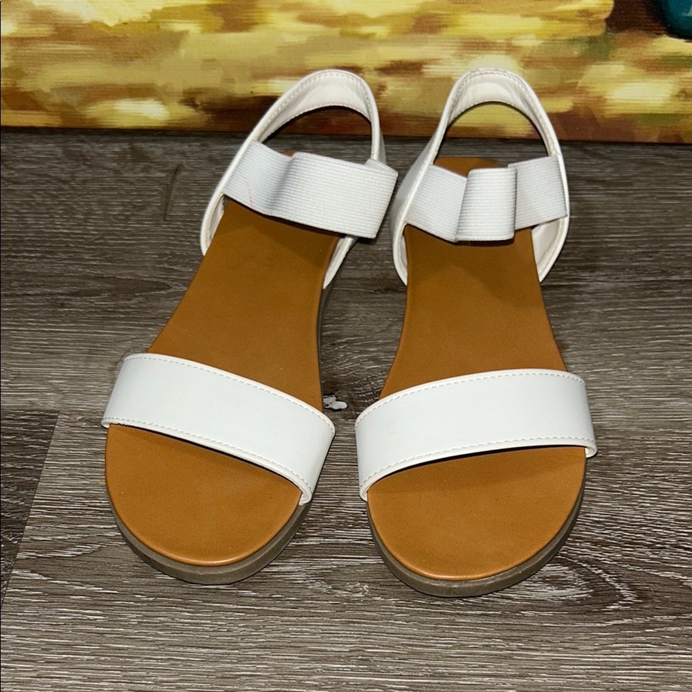 🦋Madden Girl White and Tan Sandals with Elastic Ankle Straps 5/25$